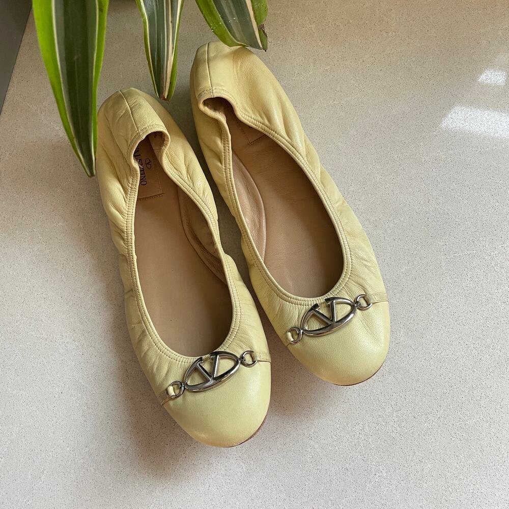 Valentino V Plaque Leather Ballet Flats Cream 40 9.5 Off White Academia Career